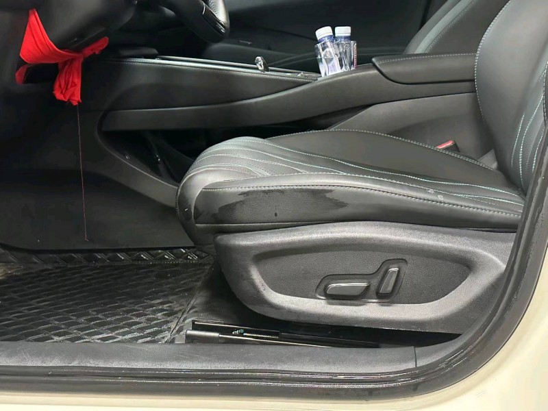 成都25年比亚迪海豹6