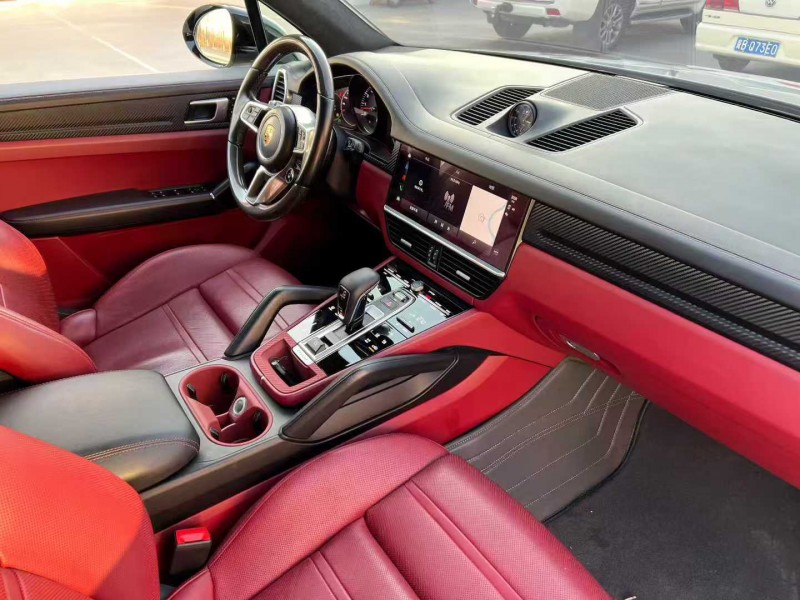 唐山22年保时捷卡宴5