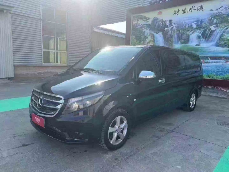 威海17年奔驰威霆2