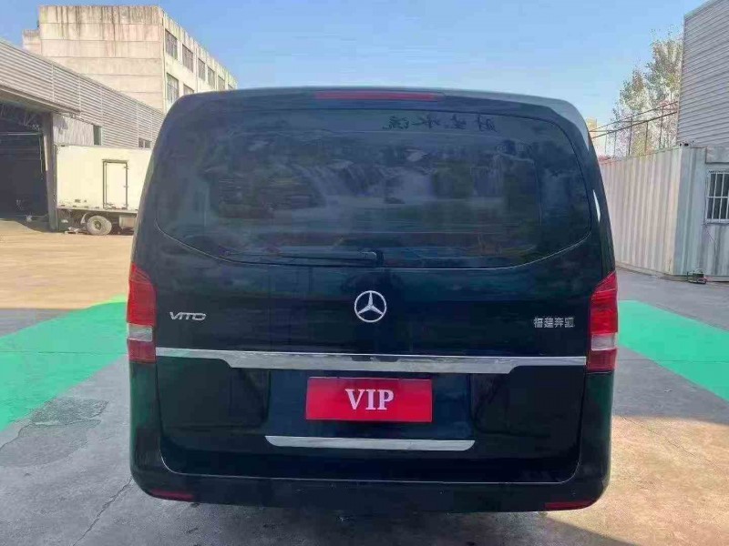 威海17年奔驰威霆8