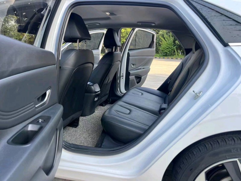 成都22年现代伊兰特3