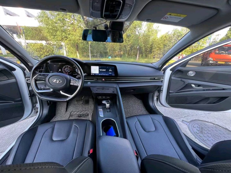 成都22年现代伊兰特4