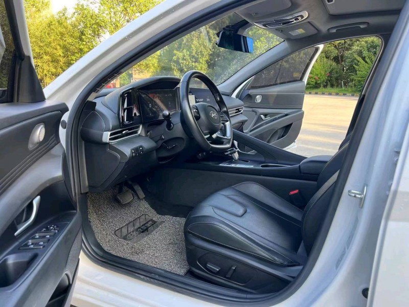 成都22年现代伊兰特5