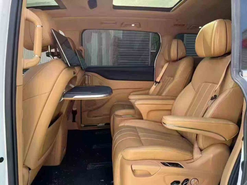 青岛23年岚图汽车梦想家6