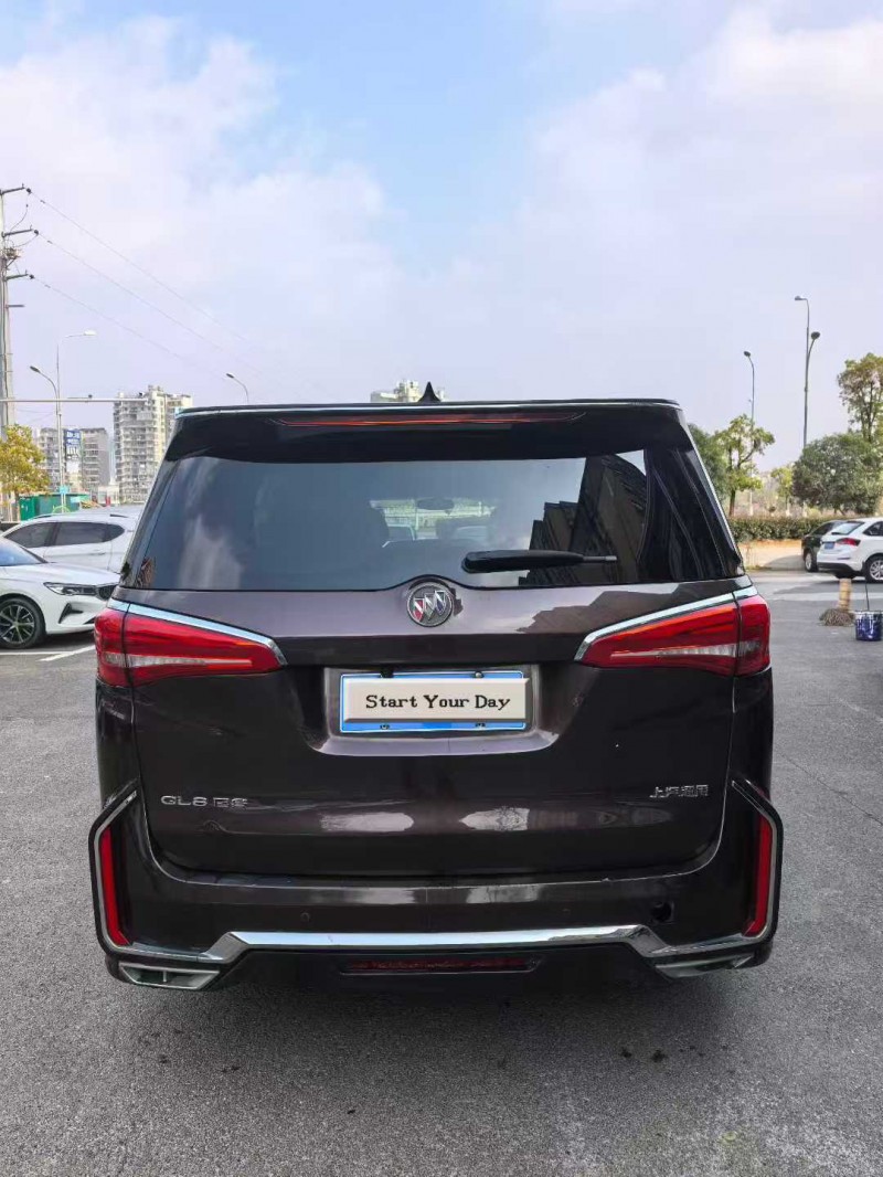 景德镇17年别克GL82