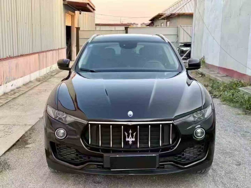 济宁18年玛莎拉蒂Levante1
