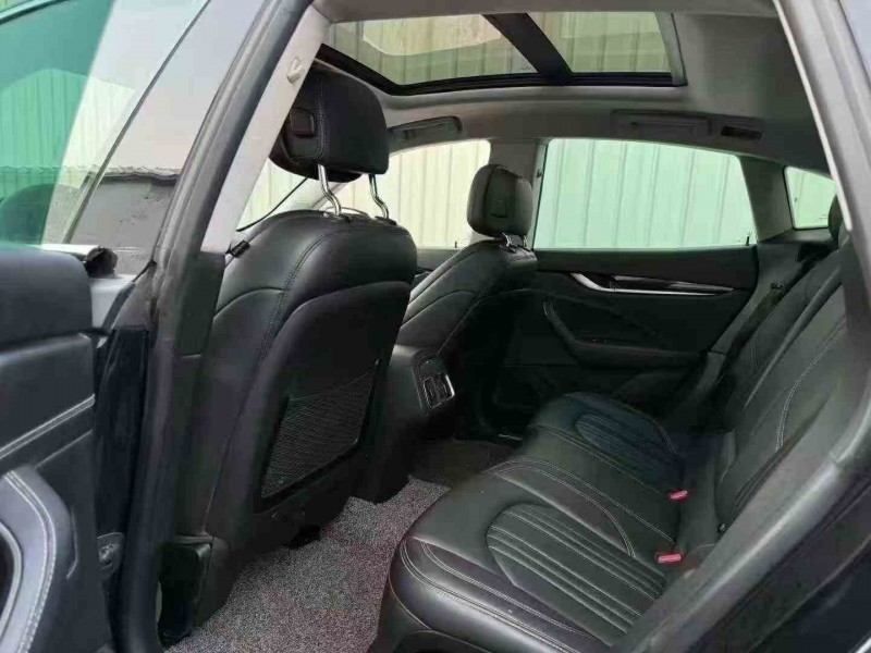 济宁18年玛莎拉蒂Levante5