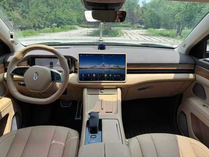 青岛25年华为智选问界6