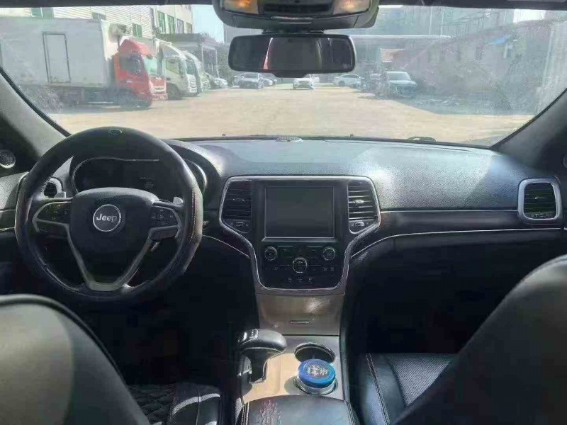 东营15年Jeep大切诺基3