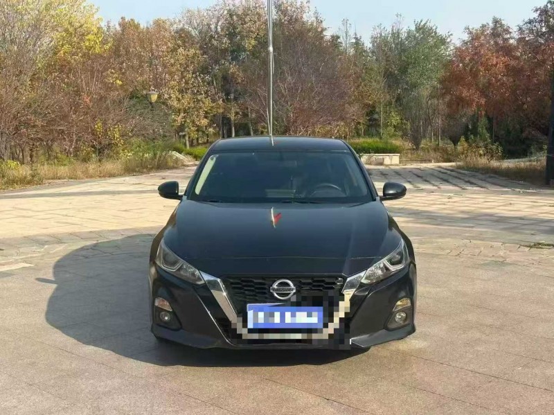 青岛22年日产天籁1