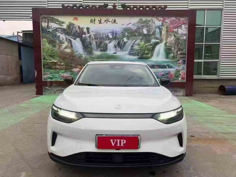 青岛24年零跑汽车C111