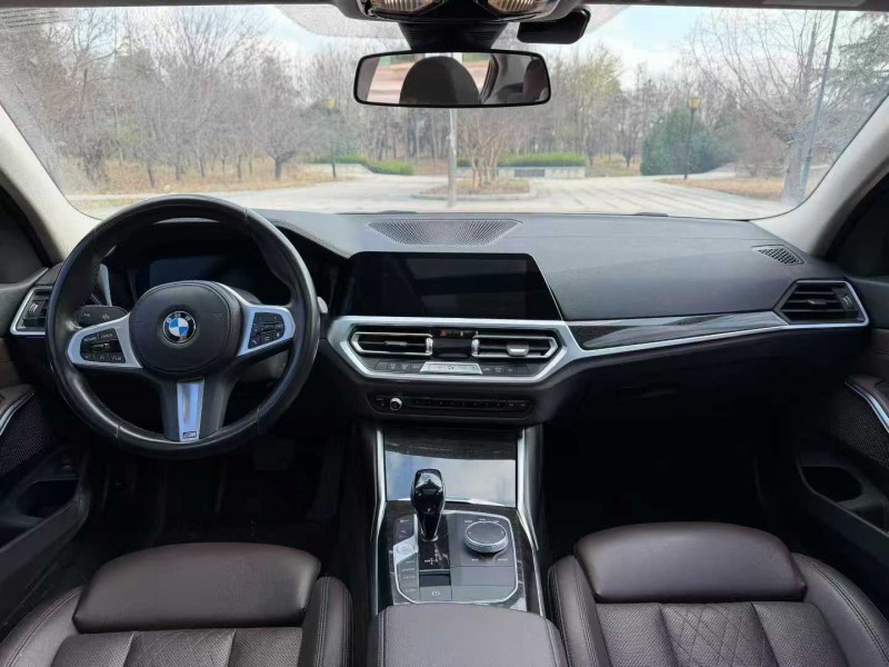 青岛22年宝马3系6