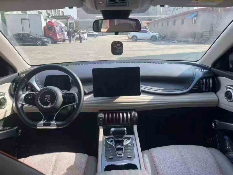 济南25年比亚迪元4