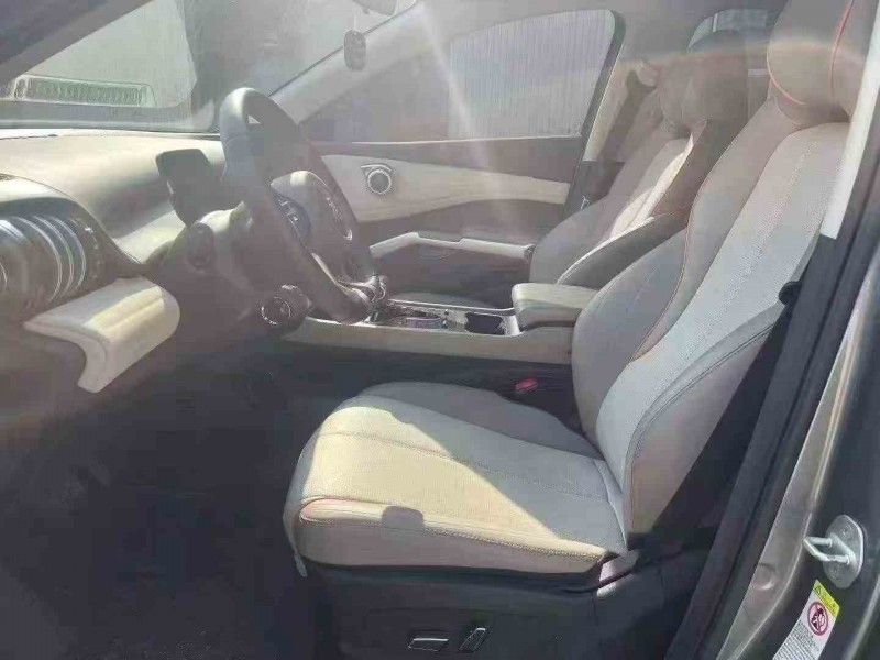 济南25年比亚迪元6