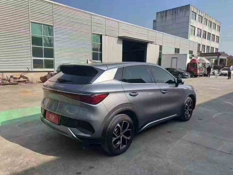 济南25年比亚迪元8