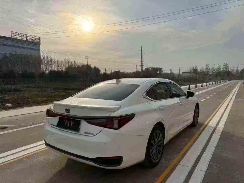 淄博21年雷克萨斯ES7