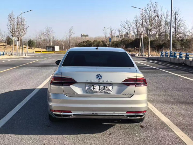 郑州18年大众辉昂9