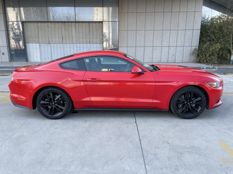 济宁15年福特野马8