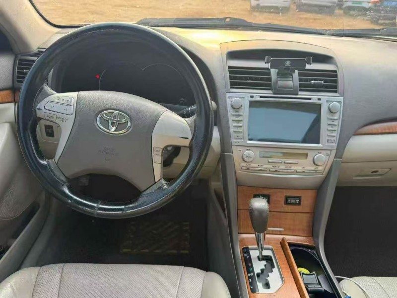 青岛13年丰田凯美瑞5