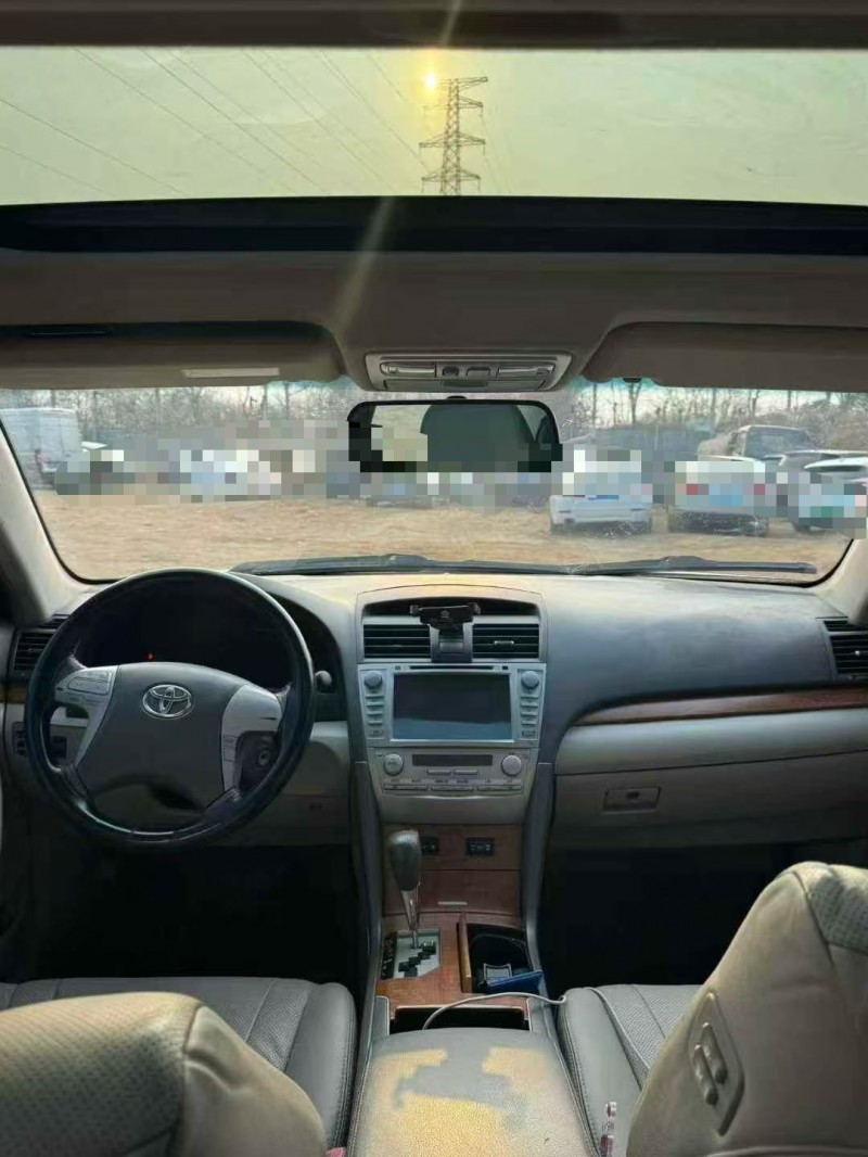 青岛13年丰田凯美瑞6