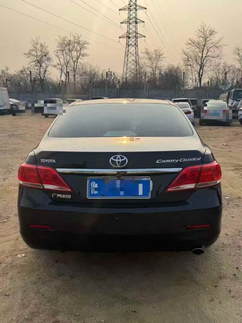 青岛13年丰田凯美瑞9