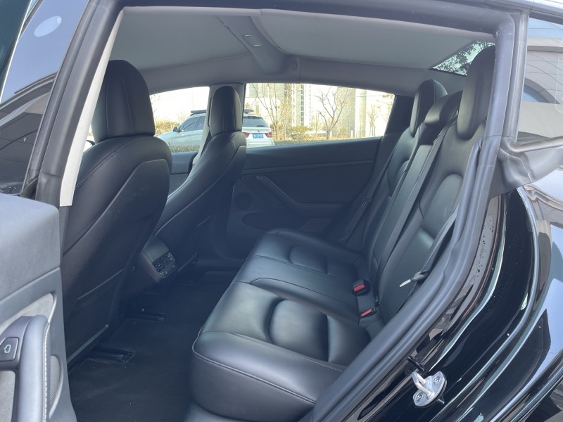 济宁23年特斯拉MODEL 35