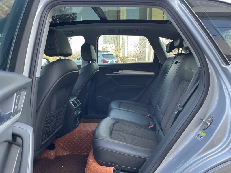 济宁19年奥迪Q55