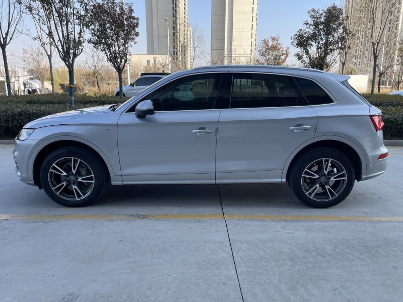 济宁19年奥迪Q57