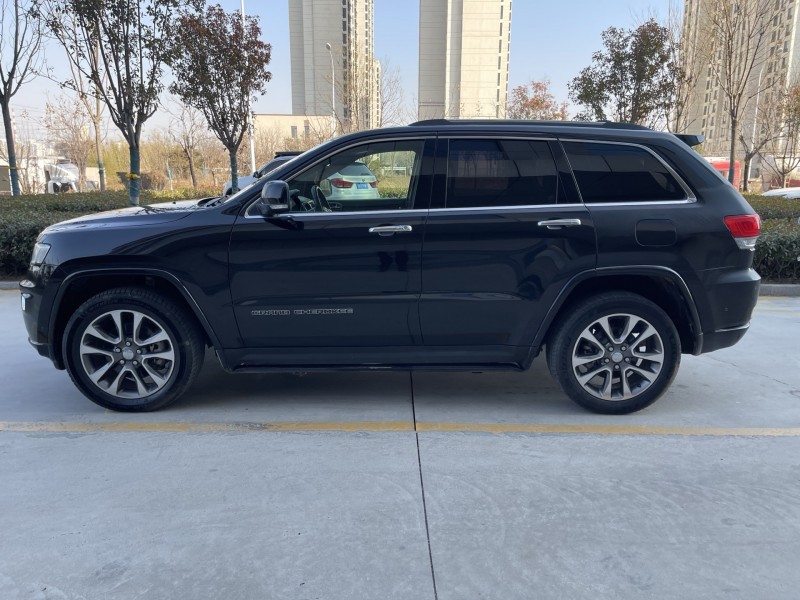 济宁18年Jeep大切诺基7