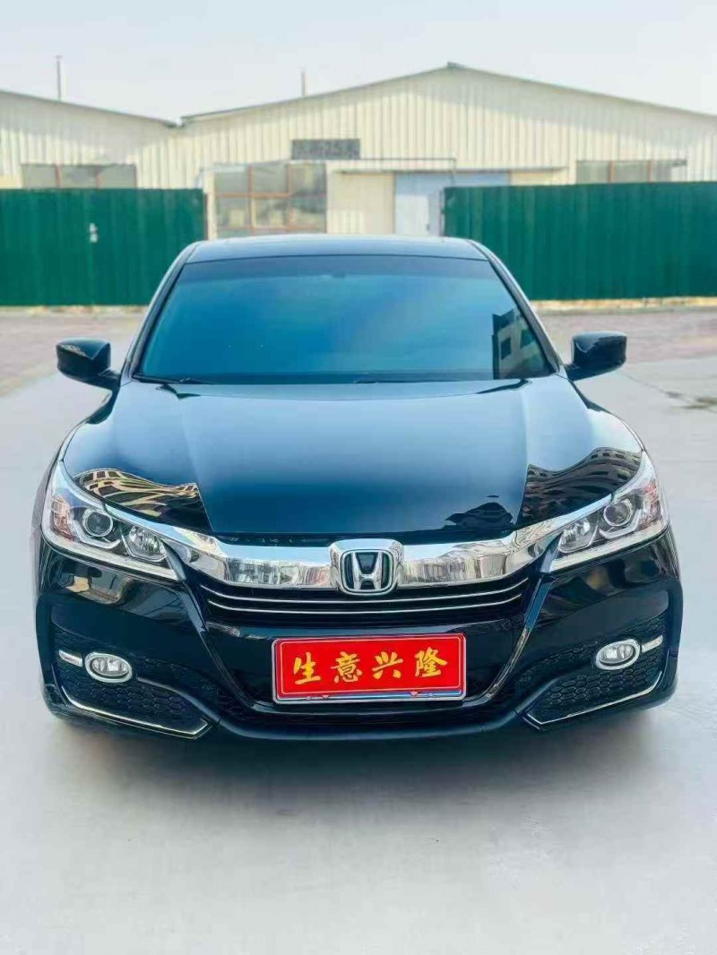 新乡18年本田雅阁1