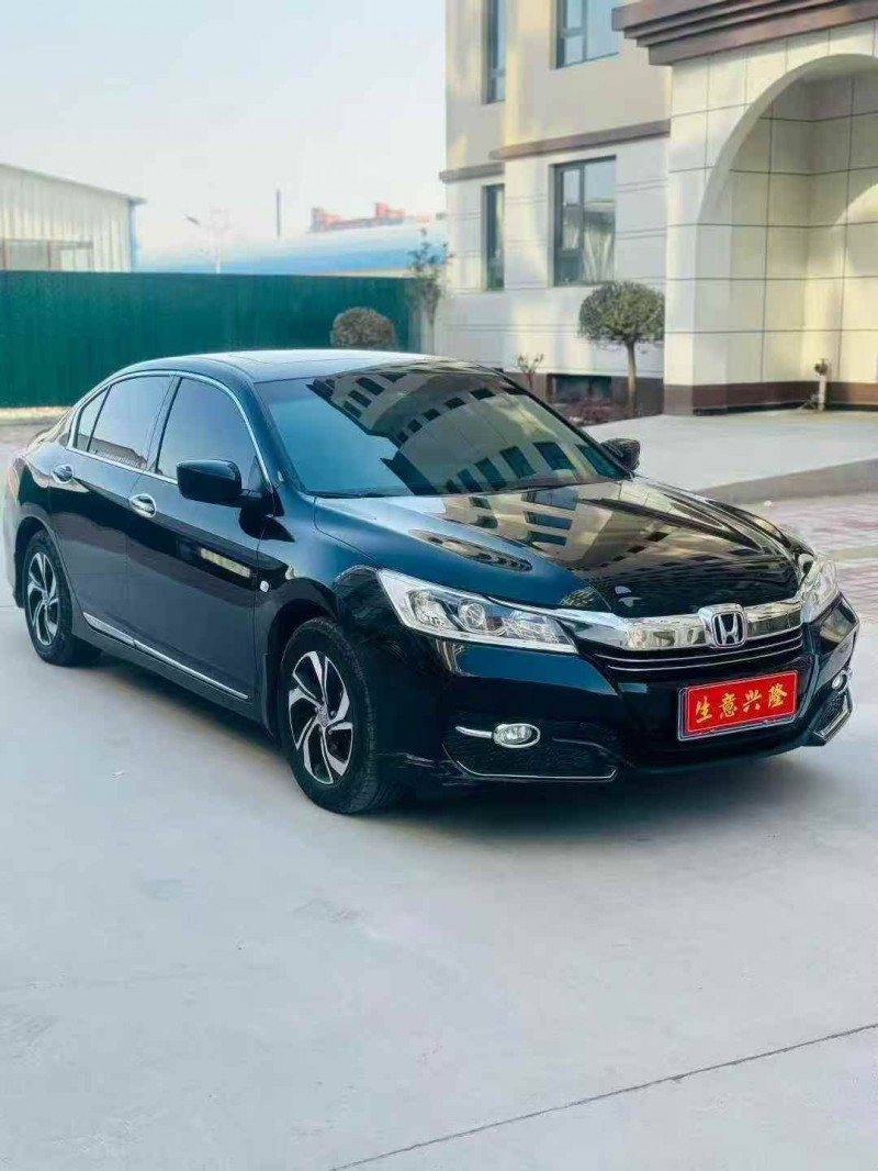 新乡18年本田雅阁2