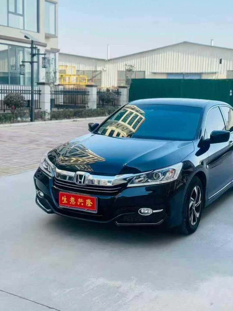 新乡18年本田雅阁3