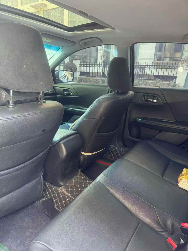 新乡18年本田雅阁5