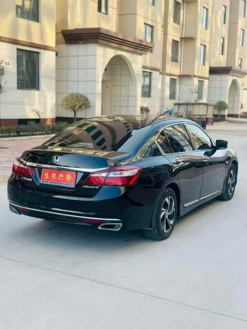 新乡18年本田雅阁6