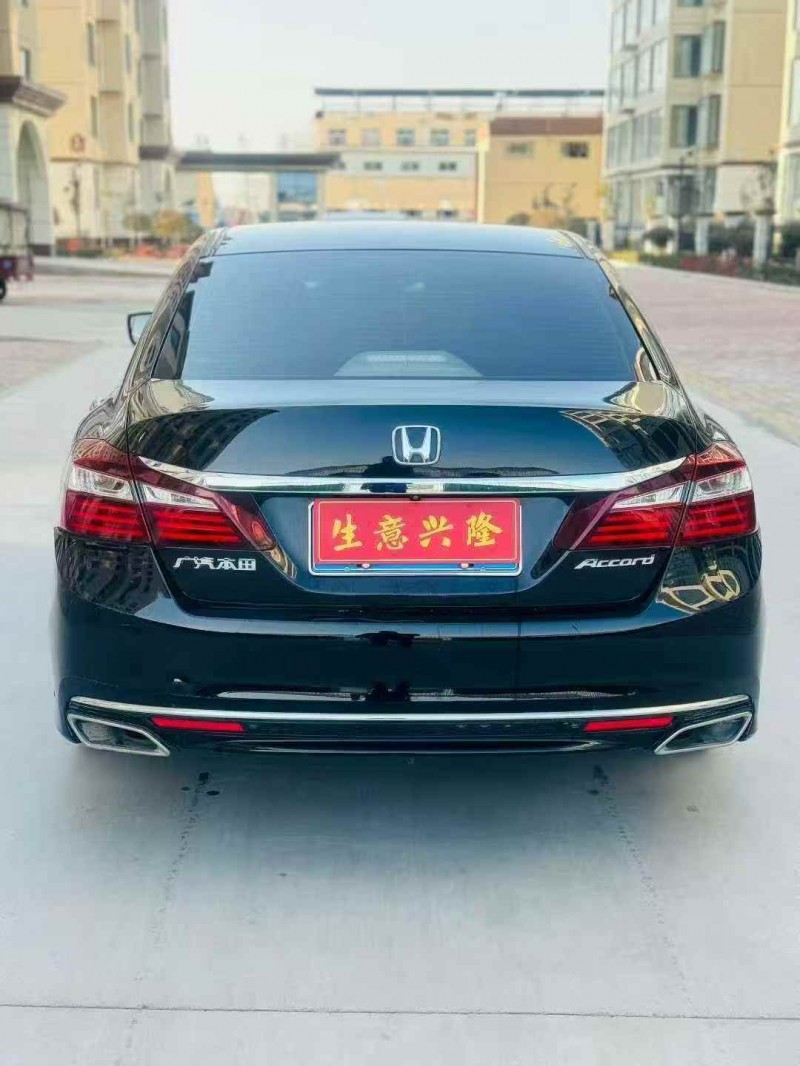 新乡18年本田雅阁8