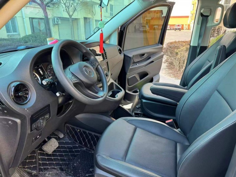 徐州24年奔驰威霆4