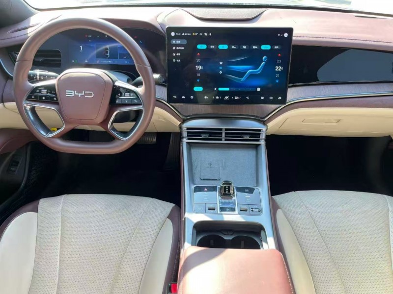 中山24年比亚迪海豹7