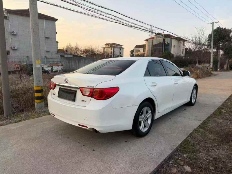 温州13年丰田锐志6