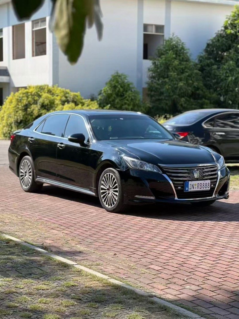 南宁18年丰田皇冠2