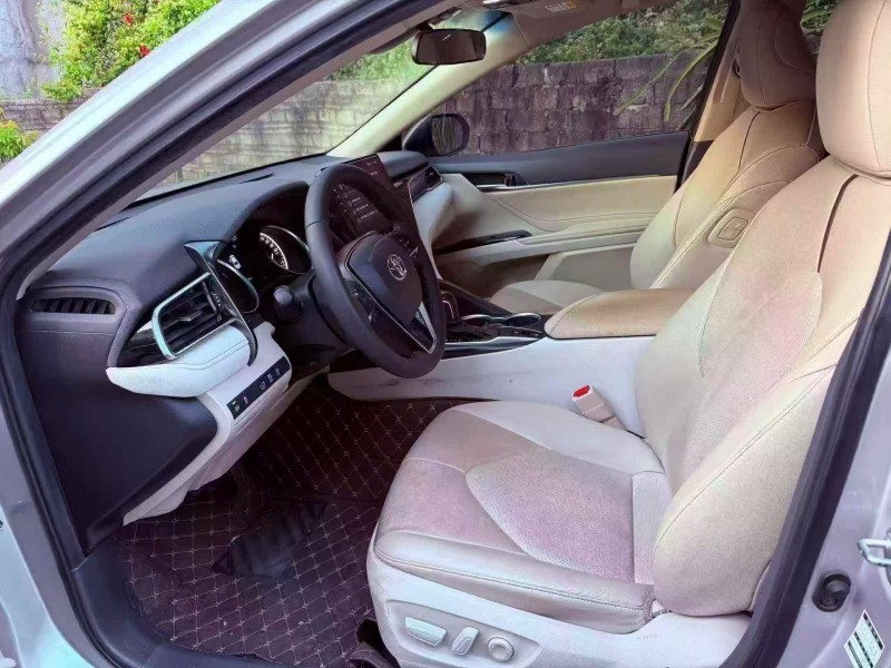 东莞22年丰田凯美瑞5