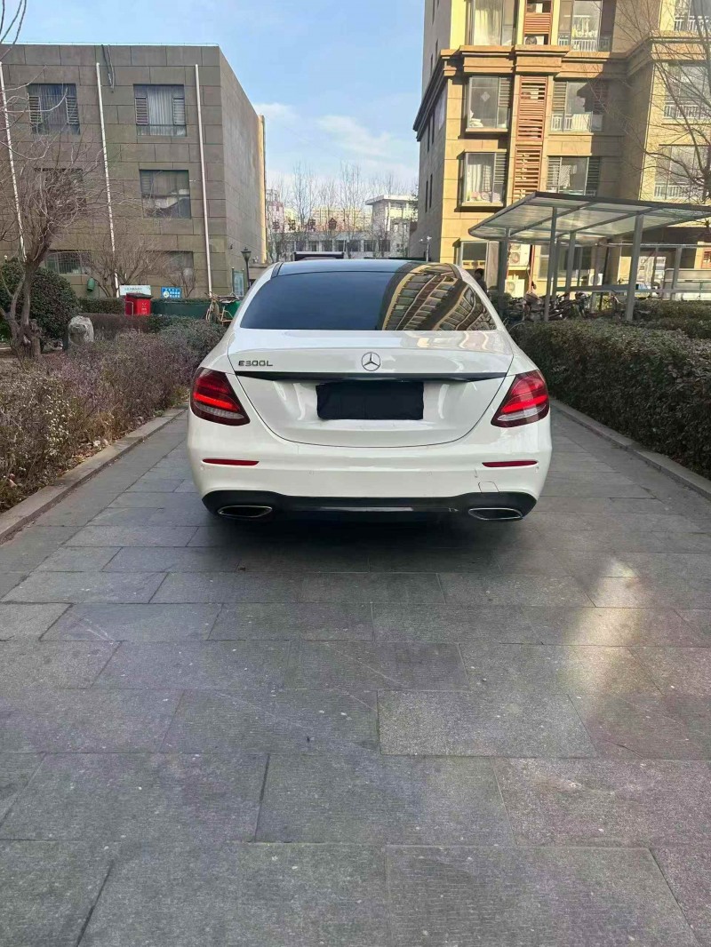 唐山17年奔驰E8