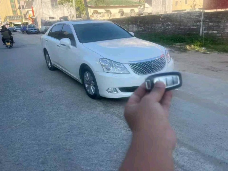 广州11年丰田皇冠2