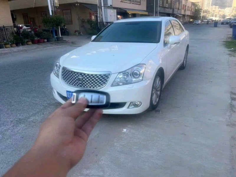 广州11年丰田皇冠3