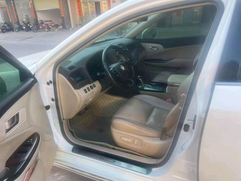 广州11年丰田皇冠4