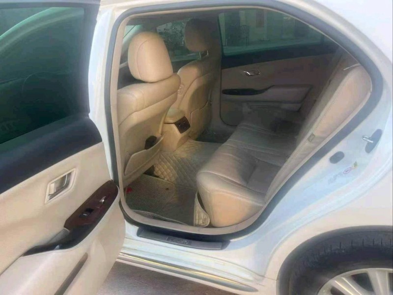 广州11年丰田皇冠5