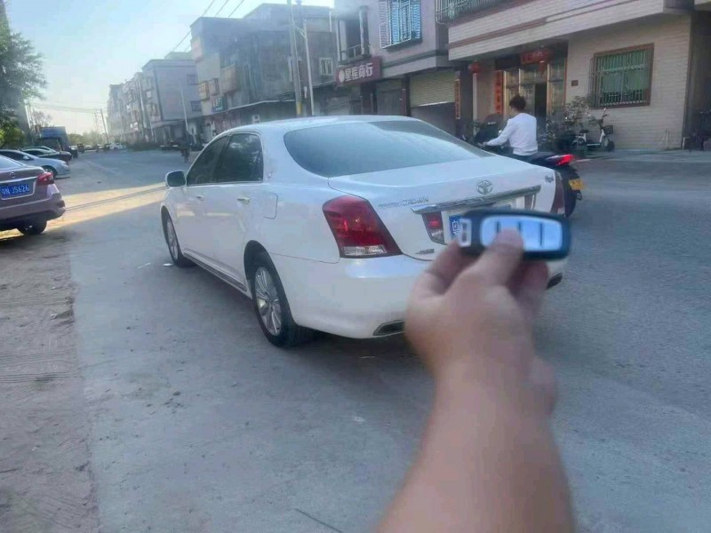 广州11年丰田皇冠7