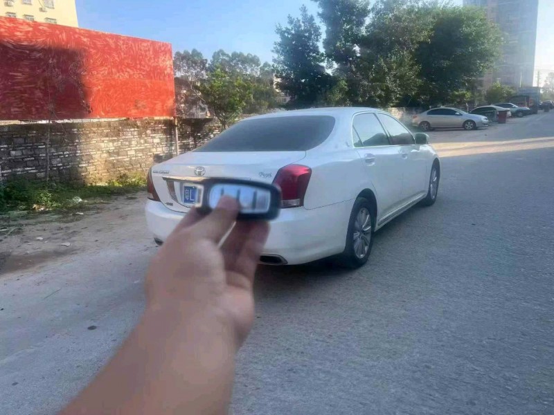 广州11年丰田皇冠8