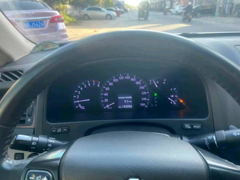 广州11年丰田皇冠9