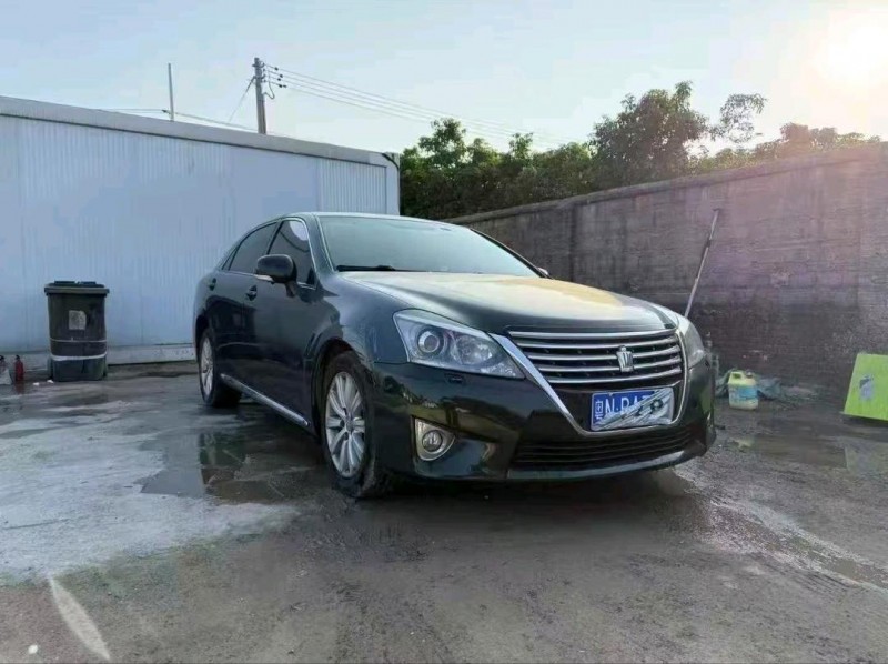 广州13年丰田皇冠3