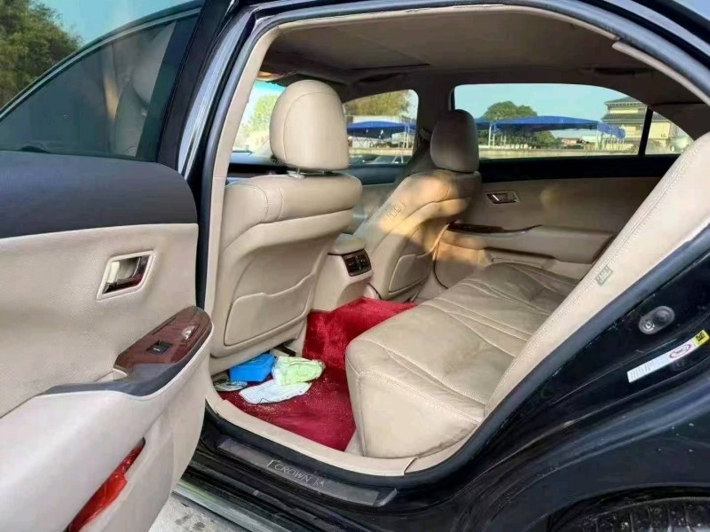 广州13年丰田皇冠4